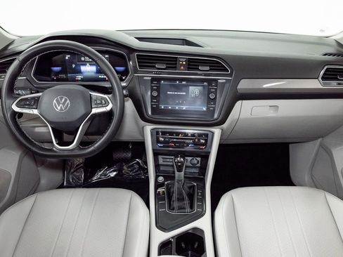 Used 2023 Volkswagen Tiguan SE FWD image 25