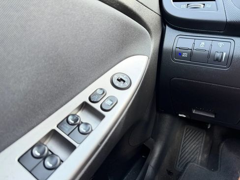 Used 2017 Hyundai Accent SE FWD image 14