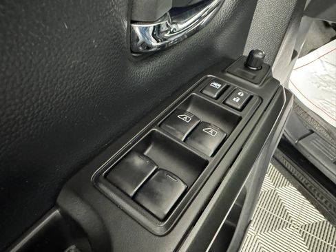 Used 2024 Nissan Titan SV w/ SV Convenience Package AWD/4WD image 37