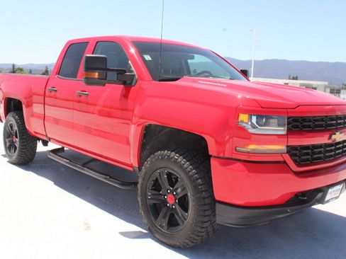 Used 2018 Chevrolet Silverado 1500 Custom w/ Trailering Package RWD image 2