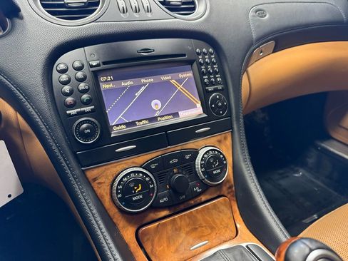 Used 2011 Mercedes-Benz SL 550 image 23
