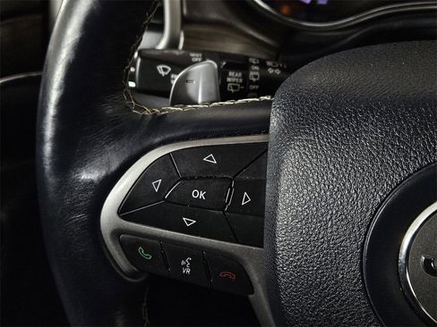 Used 2017 Jeep Grand Cherokee Overland w/ Jeep Active Safety Group image 13