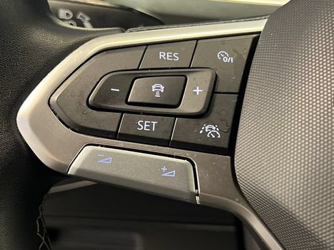Used 2022 Volkswagen Tiguan SE FWD image 19