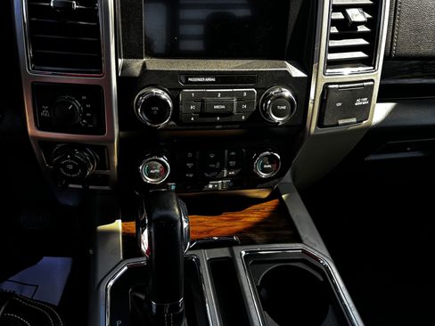 Used 2019 Ford F150 Lariat image 24