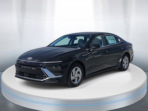 Certified 2025 Hyundai Sonata SE image 2