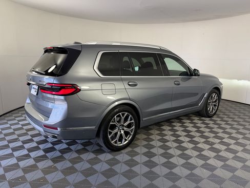 Used 2025 BMW X7 xDrive40i AWD/4WD image 9