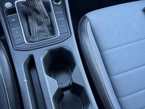 Used 2025 Volkswagen Jetta SE image 40