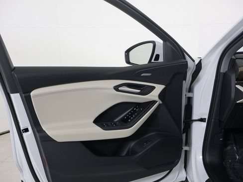 Used 2025 Audi Q6 e-tron Premium Plus image 23