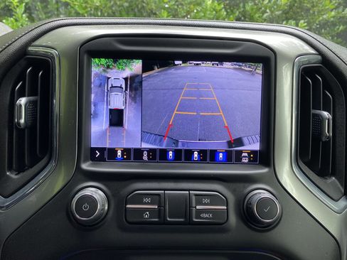 Used 2022 Chevrolet Silverado 2500 LTZ w/ LTZ Premium Package AWD/4WD image 28