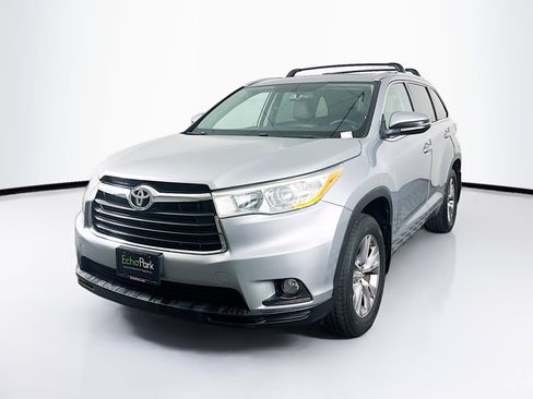 Used 2014 Toyota Highlander XLE AWD/4WD image 3