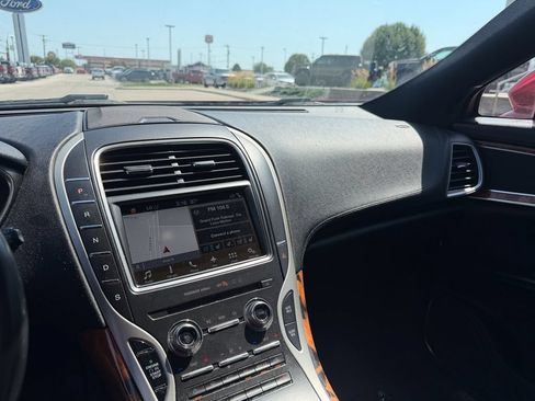 Used 2017 Lincoln MKX Reserve AWD/4WD image 18