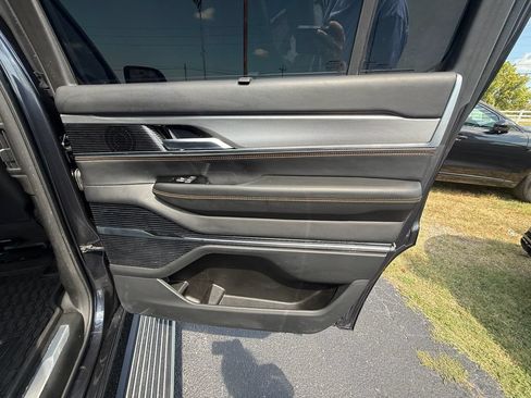 Used 2023 Jeep Grand Wagoneer Series III w/ Rear Seat Video Group 1 AWD/4WD image 21
