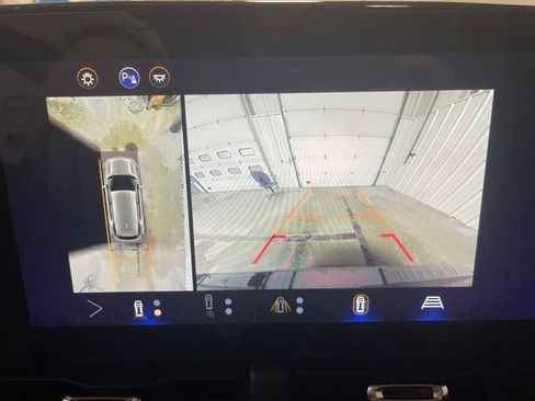 Used 2025 Chevrolet Equinox LT w/ Convenience Package II image 23