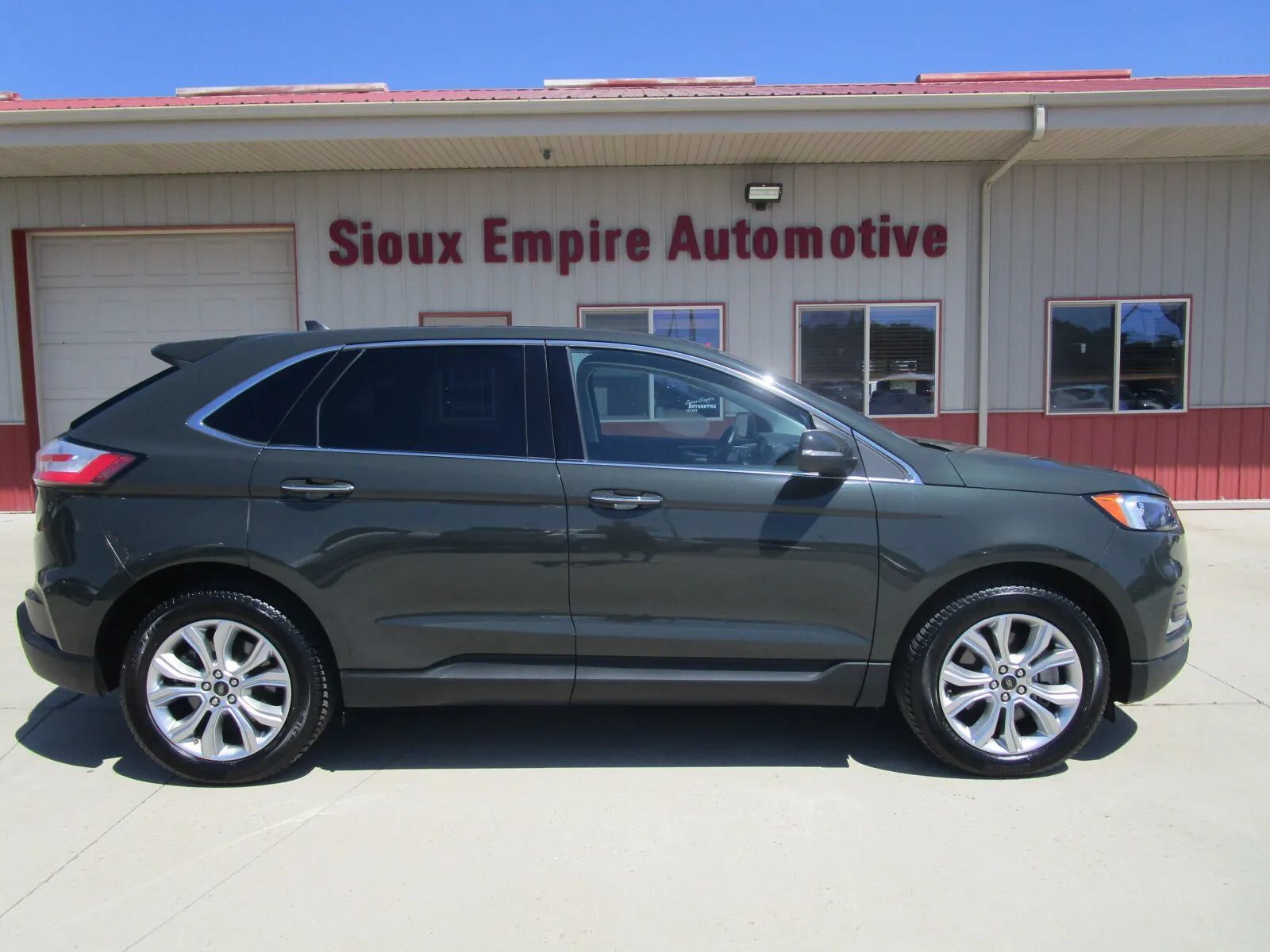 Used 2023 Ford Edge Titanium w/ Cargo Accessory Package AWD/4WD image 2