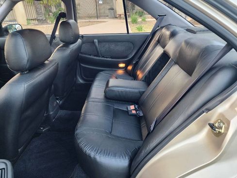 Used 1994 Nissan Maxima SE image 16