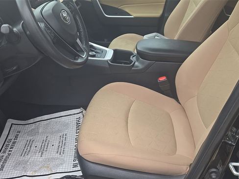 Used 2022 Toyota RAV4 XLE w/ Convenience Package image 18