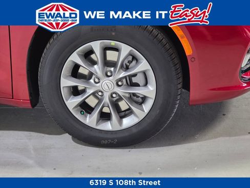 New 2026 Chrysler Pacifica Select AWD/4WD image 11