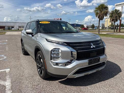 Used 2024 Mitsubishi Outlander SE Black Edition FWD image 1