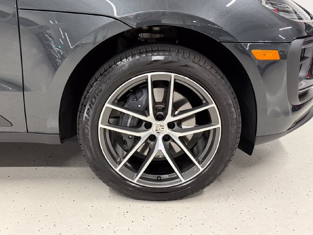 Certified 2026 Porsche Macan AWD/4WD image 11