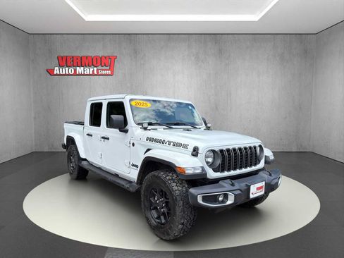 Used 2025 Jeep Gladiator Sport AWD/4WD image 1