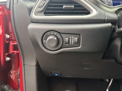 New 2027 Chrysler Pacifica Select AWD/4WD image 13