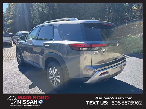 New 2025 Nissan Pathfinder SL w/ Black Appearance Package image 5