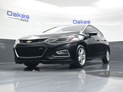 Used 2018 Chevrolet Cruze LT w/ Convenience Package image 37