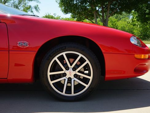 Used 2002 Chevrolet Camaro Z28 w/ SS Performance/Appearance Pkg RWD image 40