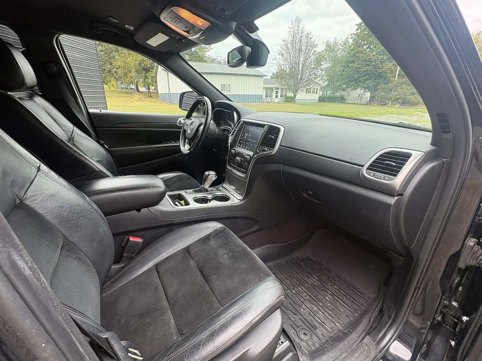 Used 2018 Jeep Grand Cherokee Laredo AWD/4WD image 10