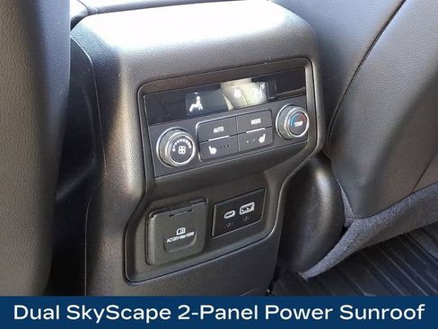 Used 2023 GMC Acadia SLT w/ Technology Package AWD/4WD image 19