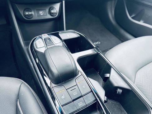 Used 2020 Hyundai Ioniq Limited FWD image 11