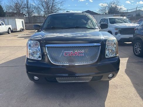 Used 2009 GMC Yukon XL Denali image 2