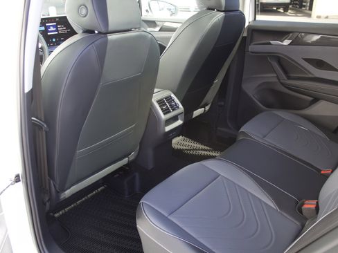 New 2026 Volkswagen Tiguan SE AWD/4WD image 25
