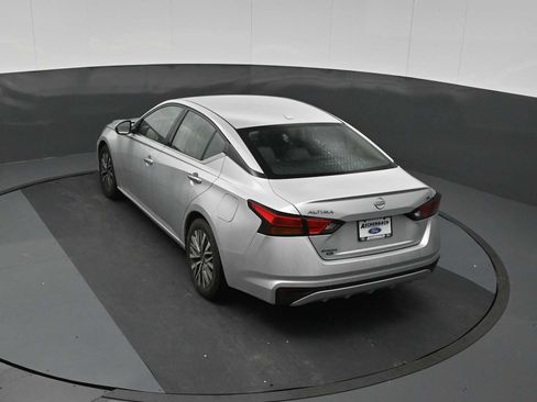 Used 2023 Nissan Altima 2.5 SV FWD image 43