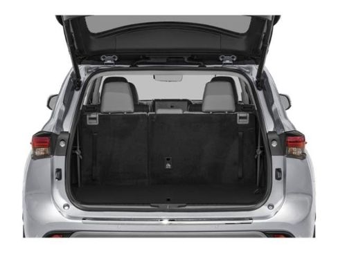 Used 2025 Toyota Highlander Platinum image 12