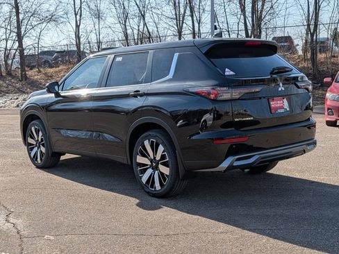New 2026 Mitsubishi Outlander SE image 2