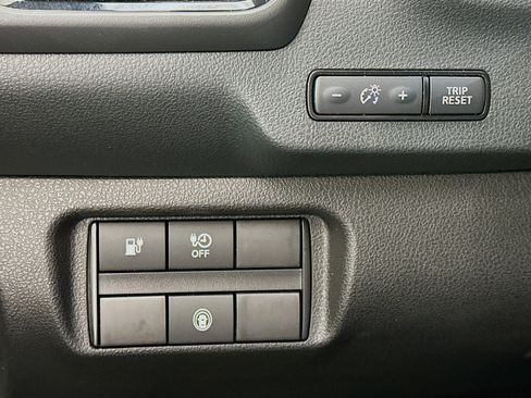 Used 2025 Nissan Leaf S image 17