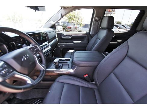 Used 2026 Chevrolet Silverado 1500 LT Trail Boss w/ LT Trail Boss Premium Package AWD/4WD image 12
