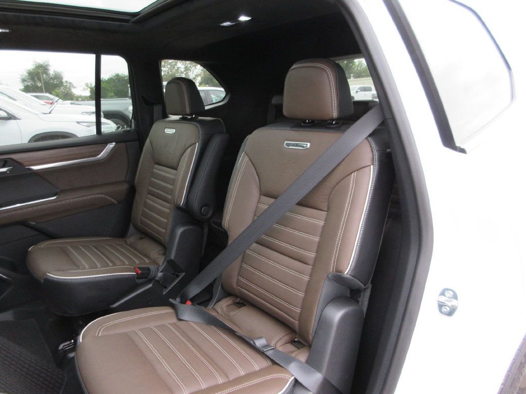 New 2027 GMC Acadia Denali Ultimate AWD/4WD image 10