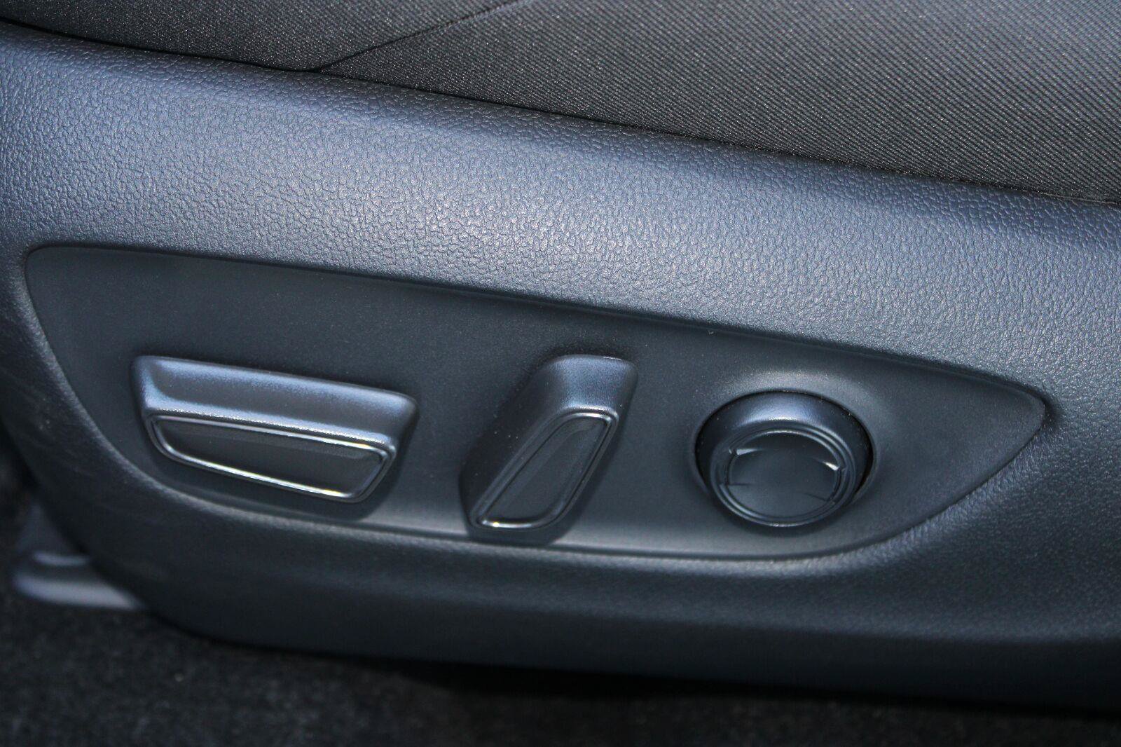 Certified 2025 Toyota RAV4 SE AWD/4WD image 34