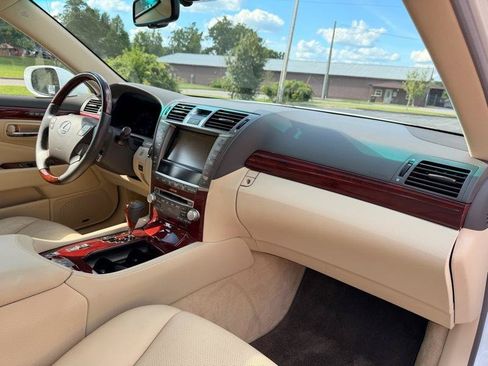 Used 2010 Lexus LS 460 RWD image 12
