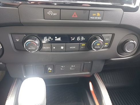 Used 2024 Nissan Frontier PRO-4X w/ Technology Package AWD/4WD image 16