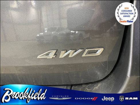 Used 2022 Ford Explorer XLT image 10