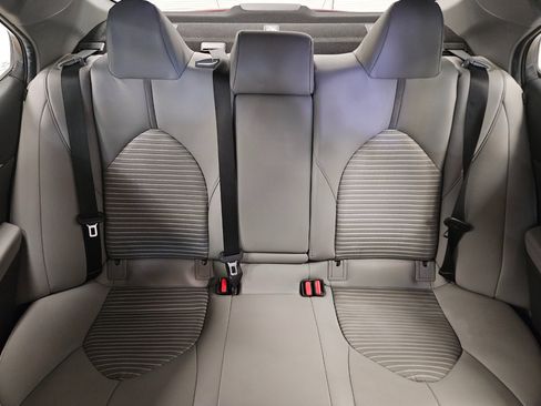 Used 2018 Toyota Camry SE image 30