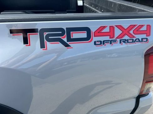 Used 2020 Toyota Tacoma TRD Off-Road AWD/4WD image 32
