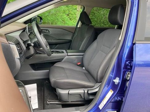 Used 2023 Nissan Rogue S AWD/4WD image 14
