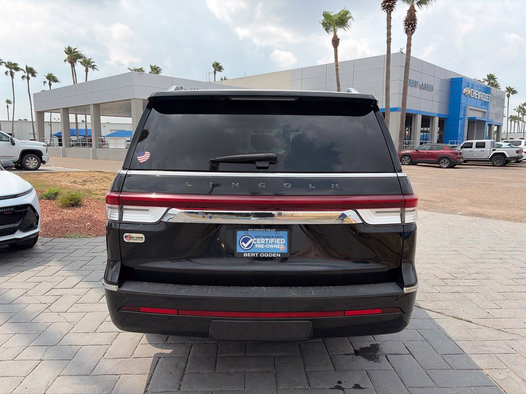 Used 2023 Lincoln Nautilus FWD w/ Premium Package image 5