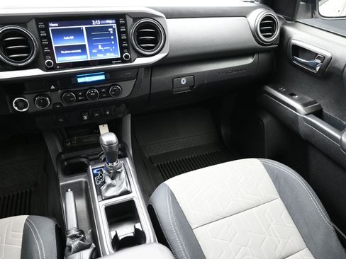 Used 2022 Toyota Tacoma TRD Sport image 34