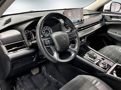 Used 2022 Mitsubishi Outlander SE image 15