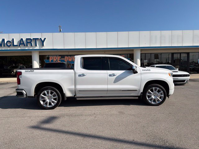 Used 2022 Chevrolet Silverado 1500 High Country w/ High Country Premium Package AWD/4WD image 2